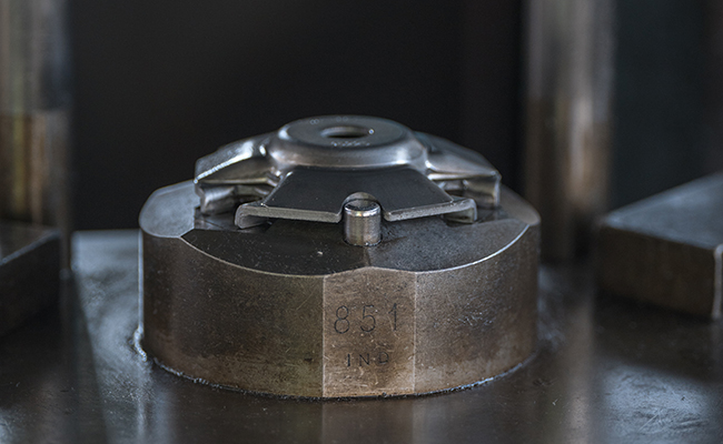 Pezzo in lamiera dopo lavorazione di stampaggio per conto terzi Sala Bolognese